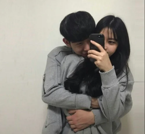 Mẫu l** nhiều lông thứ 15