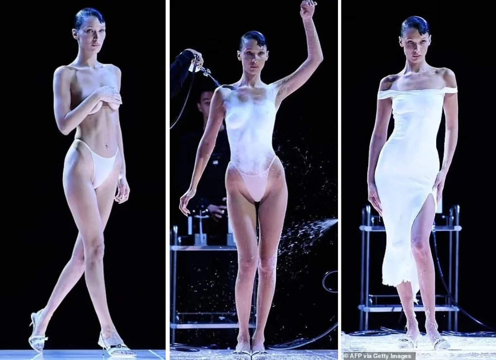 Siêu mẫu khỏa thân được phun váy lên người ngay trên sàn catwalk ...
