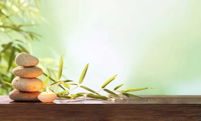 Hình ảnh may mắn và thành công với đá thiền và nến thơm phong thủy