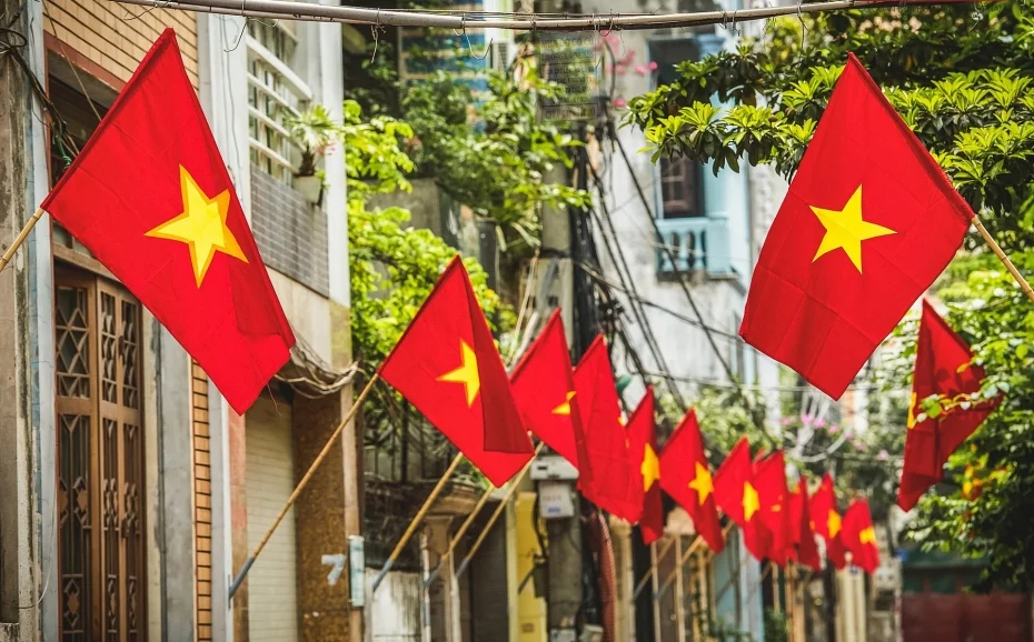 anh co sao vang treo doc con pho nho
