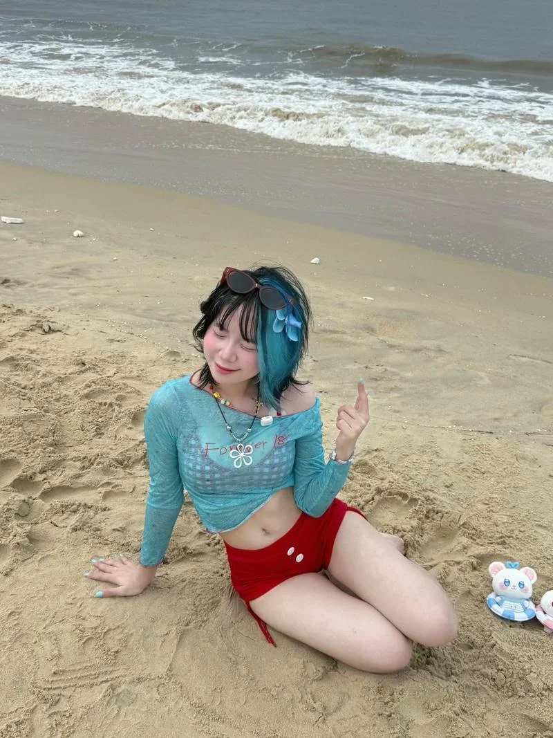 Ảnh bikini Mèo Simmy cuốn hút tươi tắn