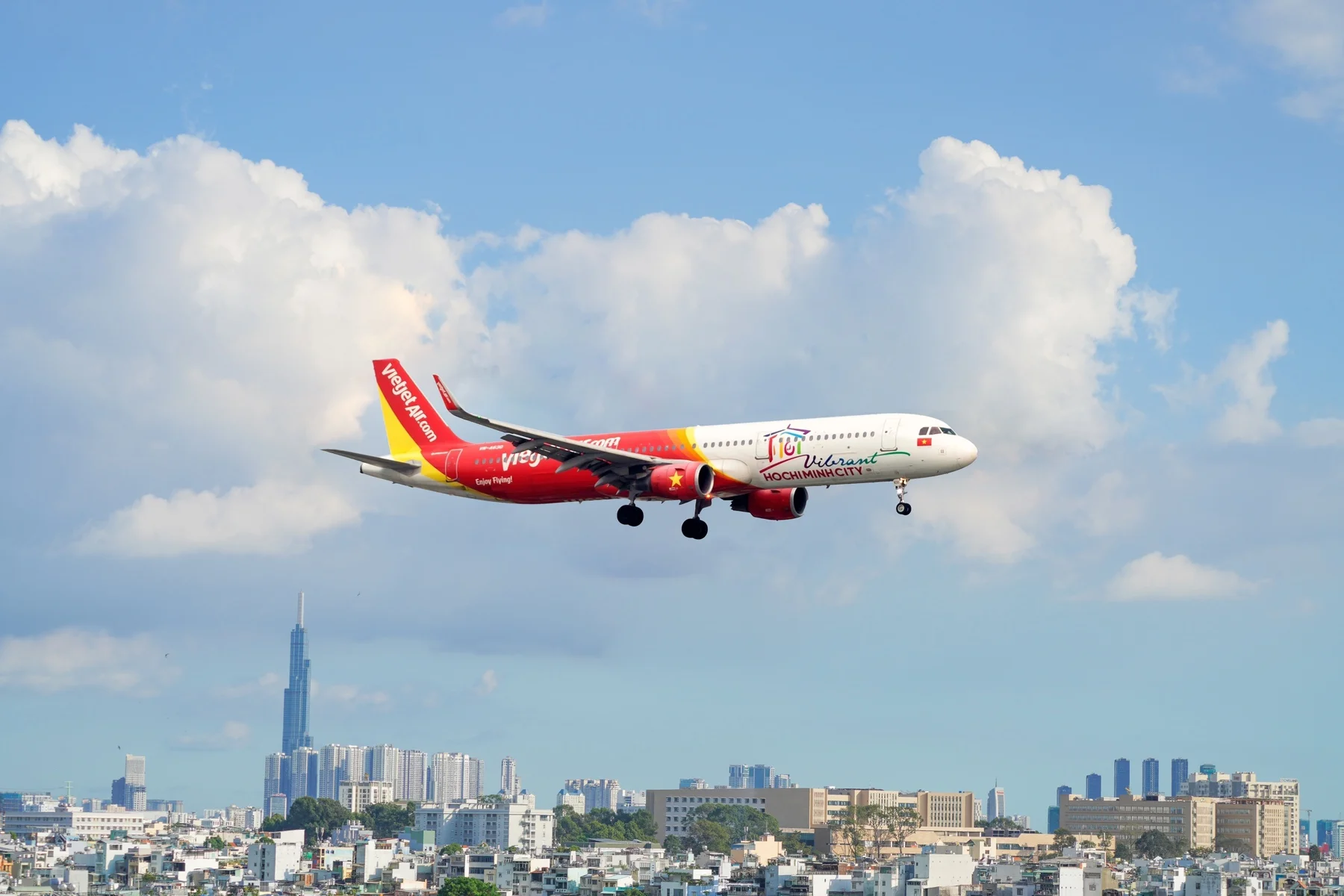 Máy bay mang biểu tượng du lịch TP. Hồ Chí Minh đã hạ cánh Tân Sơn Nhất | Vietjet Air