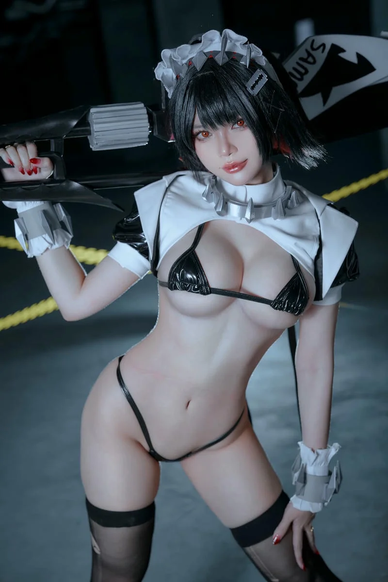 Gái xinh cosplay mặc bikini tông màu trắng đen