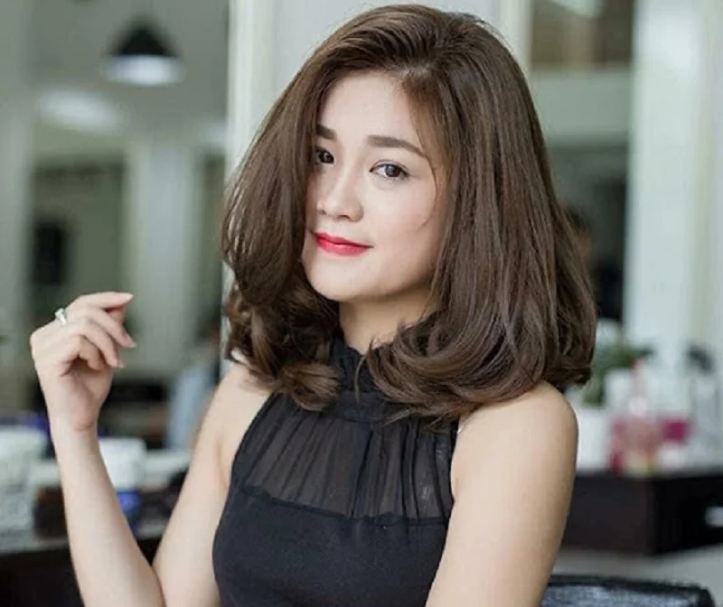 6 kiểu tóc xoăn ngang vai đẹp giúp tôn lên đường nét khuôn mặt