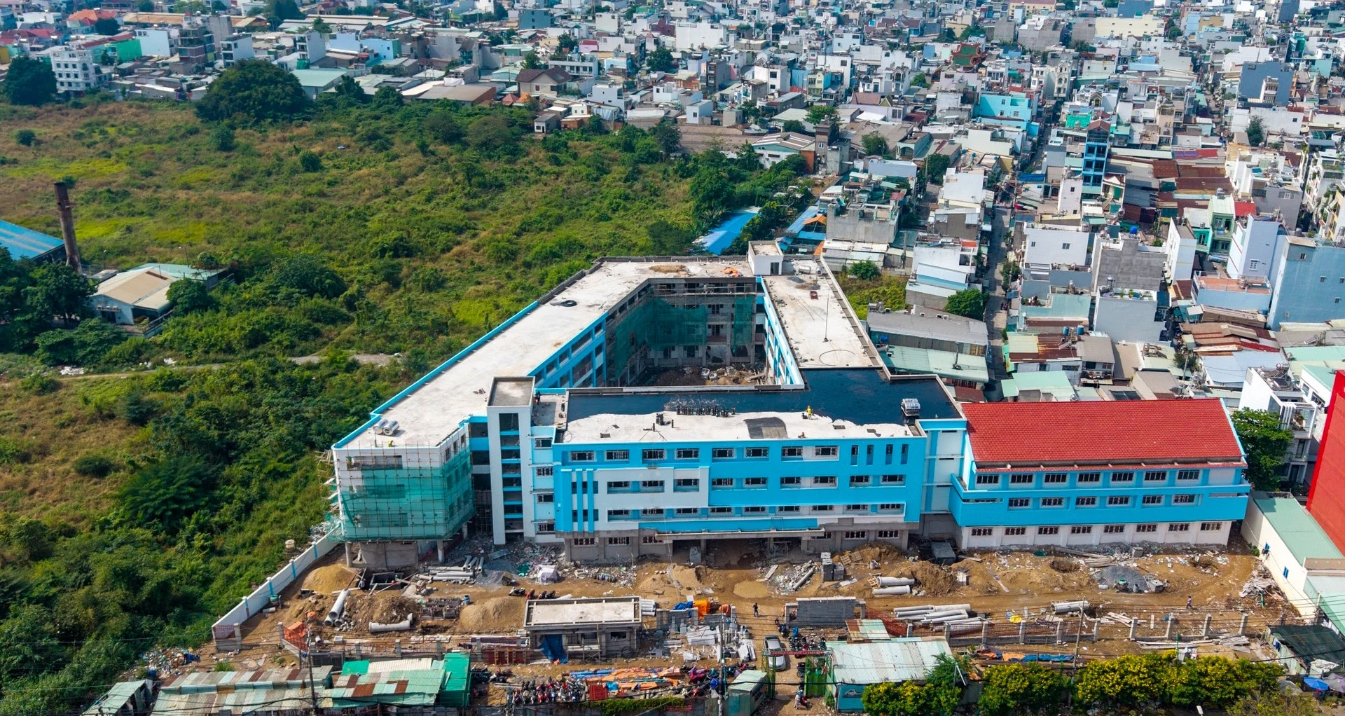 Trường tiểu học dần thành hình trên khu đất xưa là nghĩa trang Bình Hưng Hòa