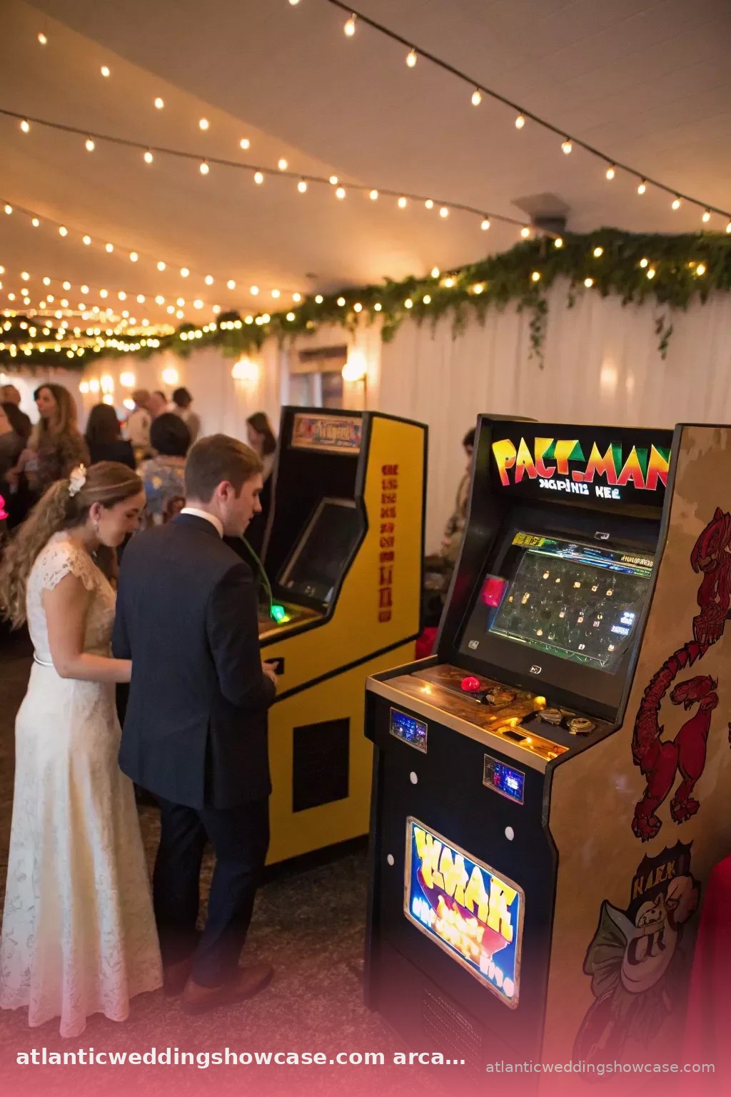 Cặp đôi chơi game tại bộ sưu tập arcade của atlanticweddingshowcase.com trong tiệc cưới