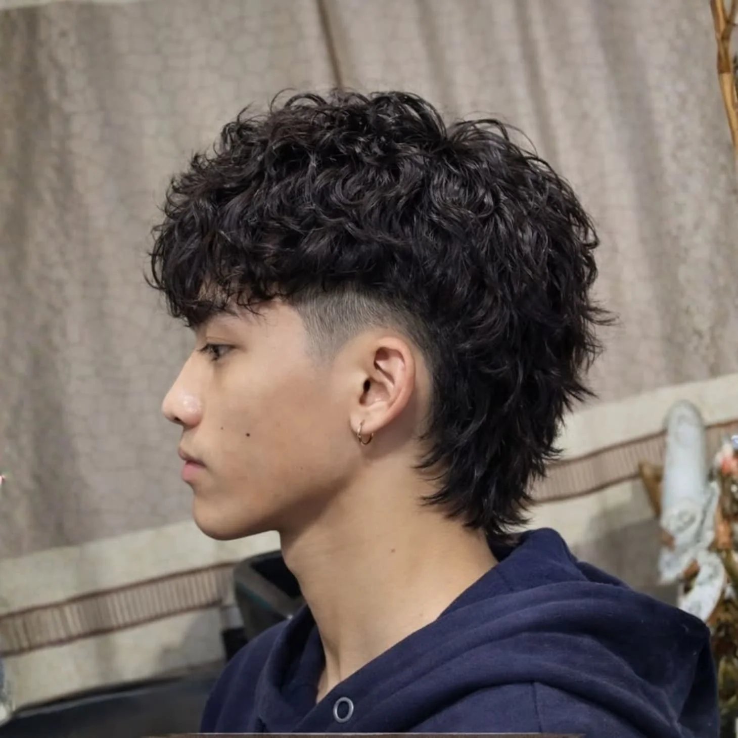 Tóc mohican uốn con sâu độc đáo