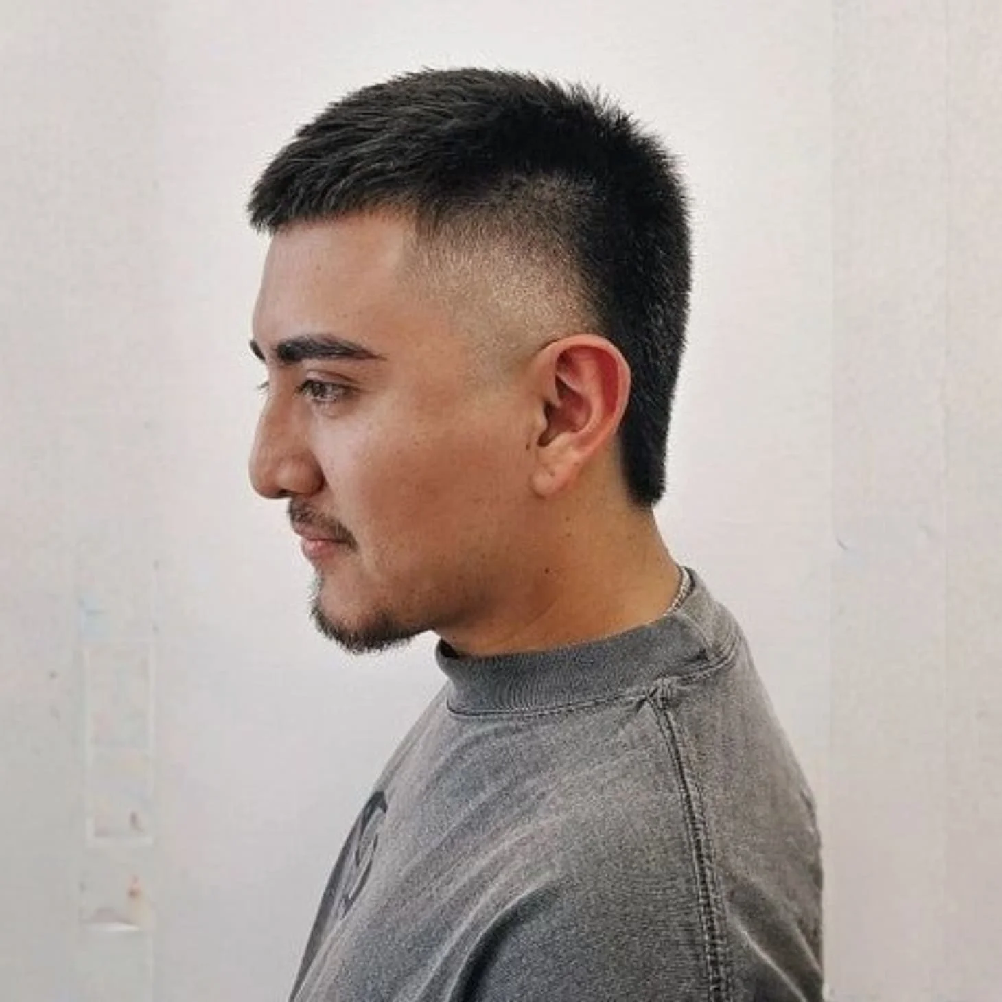 Tóc mullet ngắn dành cho nam mặt tròn