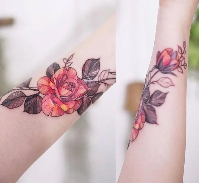 Hình xăm hoa hồng màu sắc trên cánh tay
