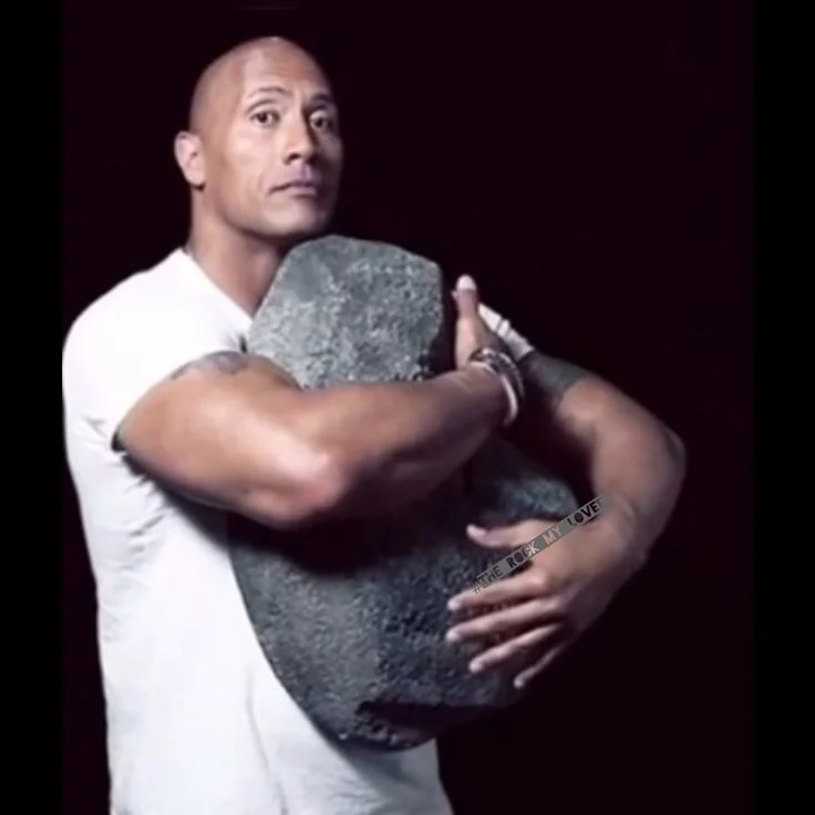 Meme nhếch lông mày The Rock khi nghe câu “mai trả tiền”.